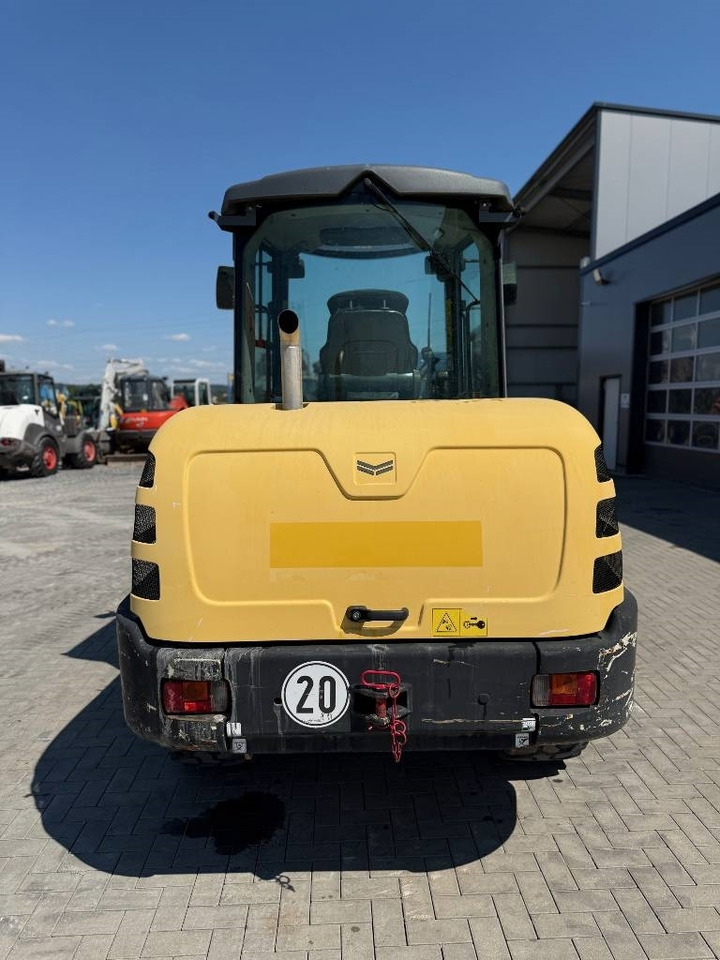 Yanmar V 80 - Cargadora de ruedas: foto 4 Yanmar V 80 - Cargadora de ruedas: foto 4