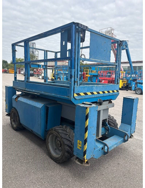 Genie GS 2668 RT 10m Diesel Scherenarbeitsbühne - Plataforma de tijeras: foto 5 Genie GS 2668 RT 10m Diesel Scherenarbeitsbühne - Plataforma de tijeras: foto 5