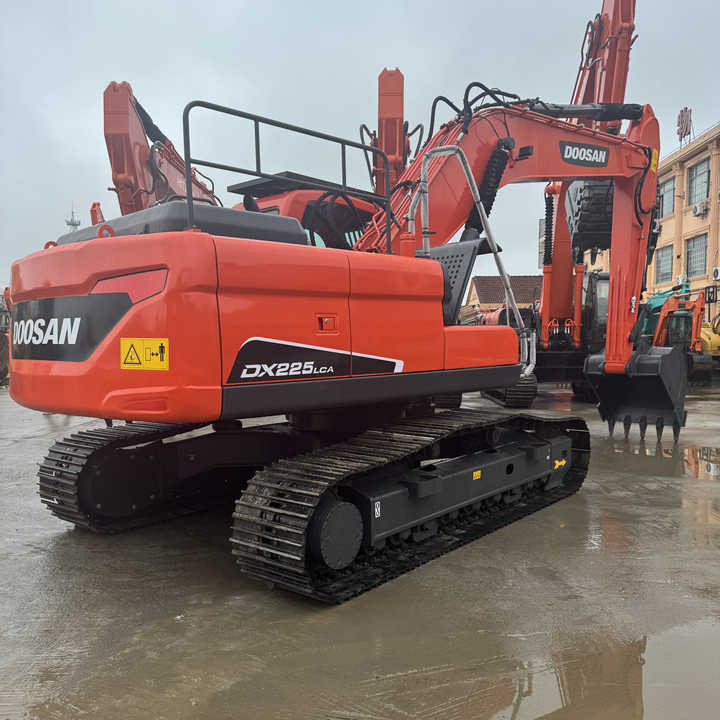 22 Tons Excavator Original Doosan Dx225LCA Crawler Digger Secondhand Used Good Condition Doosan Hydraulic Excavator on Sale - Excavadora de cadenas: foto 1 22 Tons Excavator Original Doosan Dx225LCA Crawler Digger Secondhand Used Good Condition Doosan Hydraulic Excavator on Sale - Excavadora de cadenas: foto 1