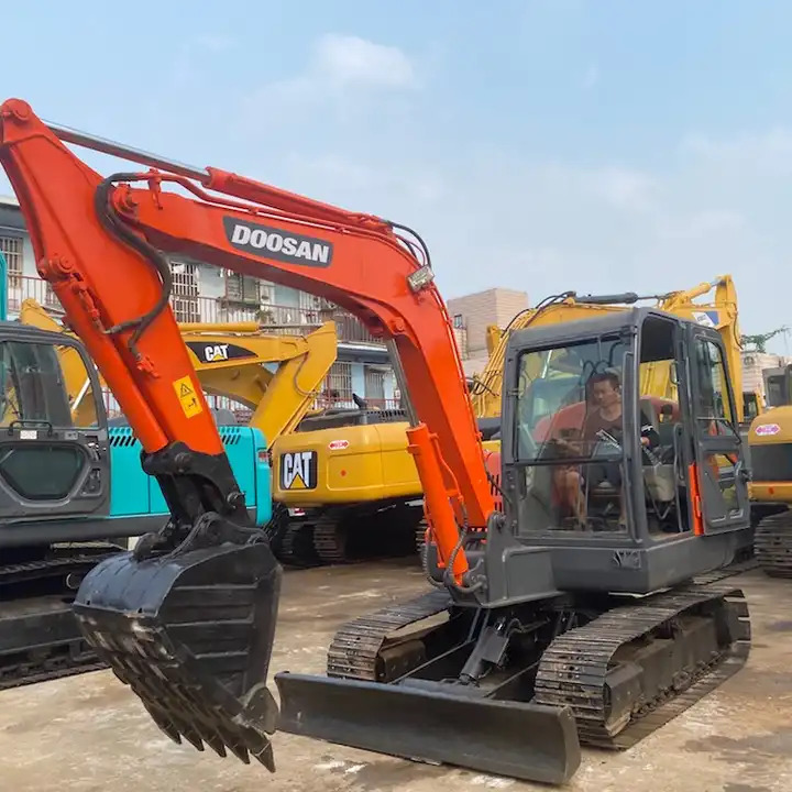 90% new Korea Doosan 6ton dx60 dx55 dx75 excavator - Excavadora de cadenas: foto 1 90% new Korea Doosan 6ton dx60 dx55 dx75 excavator - Excavadora de cadenas: foto 1