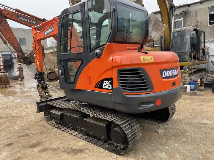 Best Price For 6t Mini Excavator,Small Excavating Machine Korea Doosan Used Excavators Doosan Dx60 For Sale In Shanghai - Excavadora de cadenas: foto 4 Best Price For 6t Mini Excavator,Small Excavating Machine Korea Doosan Used Excavators Doosan Dx60 For Sale In Shanghai - Excavadora de cadenas: foto 4