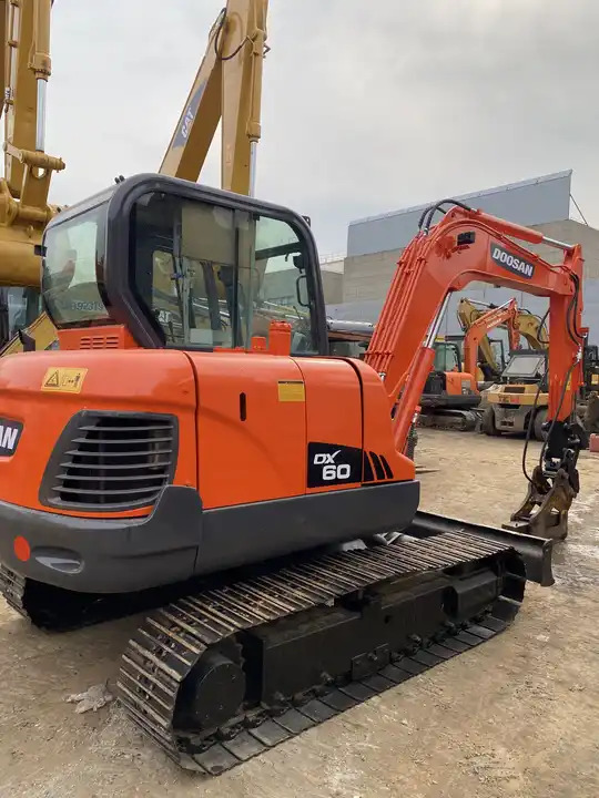 Best Price For 6t Mini Excavator,Small Excavating Machine Korea Doosan Used Excavators Doosan Dx60 For Sale In Shanghai - Excavadora de cadenas: foto 3 Best Price For 6t Mini Excavator,Small Excavating Machine Korea Doosan Used Excavators Doosan Dx60 For Sale In Shanghai - Excavadora de cadenas: foto 3