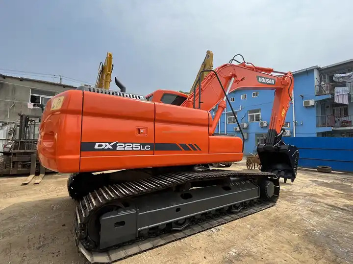 Best Selling DOOSAN excavator machine construction used machinery equipment dx225 used excavators in stock - Excavadora: foto 3 Best Selling DOOSAN excavator machine construction used machinery equipment dx225 used excavators in stock - Excavadora: foto 3