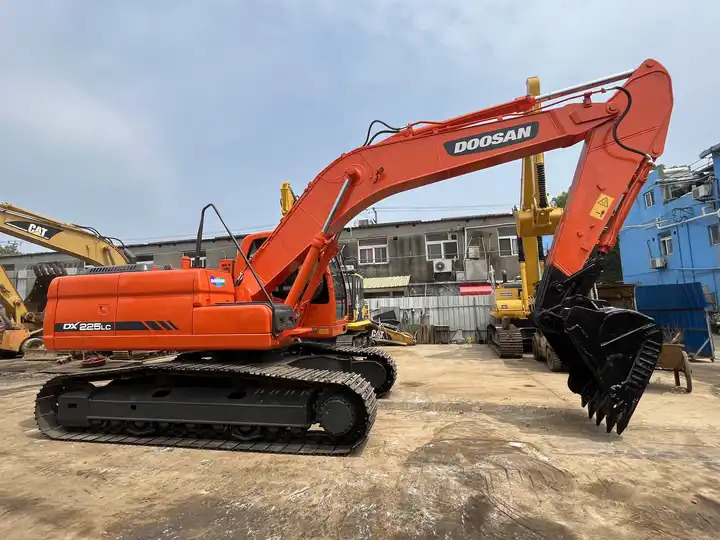 Best Selling DOOSAN excavator machine construction used machinery equipment dx225 used excavators in stock - Excavadora: foto 4 Best Selling DOOSAN excavator machine construction used machinery equipment dx225 used excavators in stock - Excavadora: foto 4