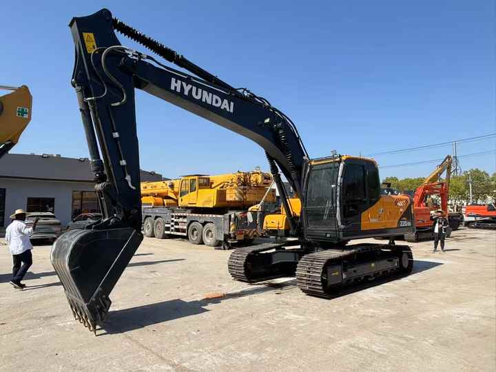 Cheap Price Original Used Hyundai 220 Excavator Hyundai 220LC-9s 220lc Excavator for Sale in Stock Secondhand Digger - Excavadora: foto 4 Cheap Price Original Used Hyundai 220 Excavator Hyundai 220LC-9s 220lc Excavator for Sale in Stock Secondhand Digger - Excavadora: foto 4