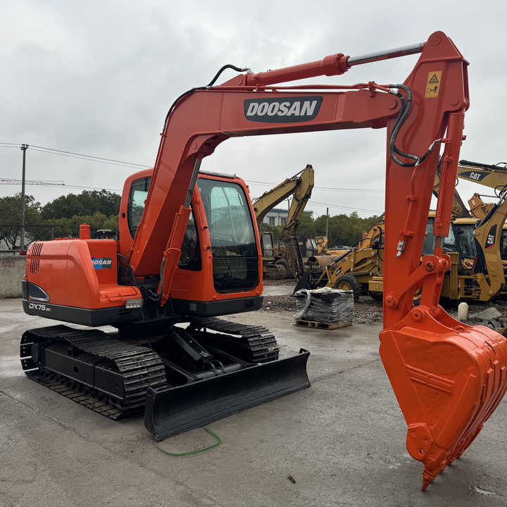 Doosan DX75-9C Used Excavator Crawler Second Hand Korean Engine DX75-9C Small Digger for Home or Farm - Excavadora de cadenas: foto 1 Doosan DX75-9C Used Excavator Crawler Second Hand Korean Engine DX75-9C Small Digger for Home or Farm - Excavadora de cadenas: foto 1