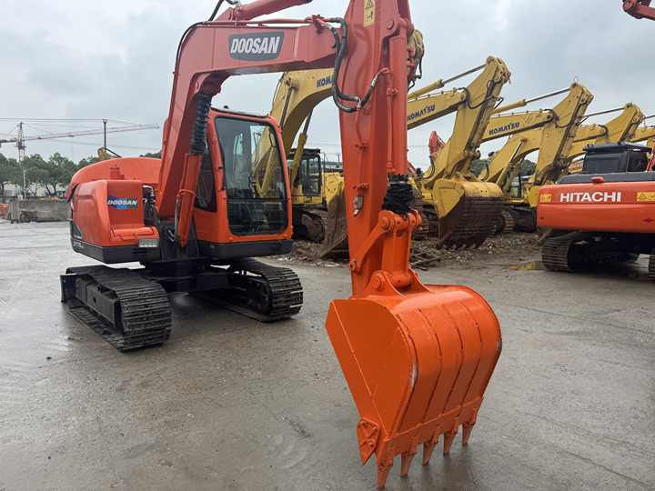 Doosan DX75-9C Used Excavator Crawler Second Hand Korean Engine DX75-9C Small Digger for Home or Farm - Excavadora de cadenas: foto 3 Doosan DX75-9C Used Excavator Crawler Second Hand Korean Engine DX75-9C Small Digger for Home or Farm - Excavadora de cadenas: foto 3
