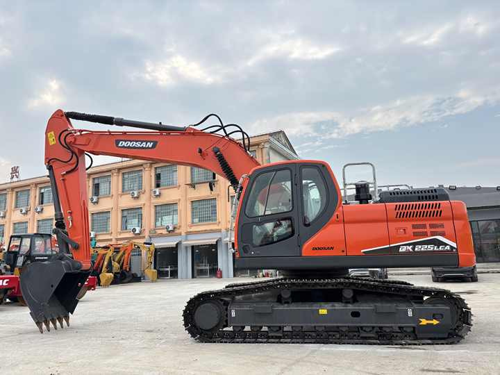 Good Quality Original 23ton Doosan DX225LCA Used Large Excavators for Sale at Low Price Secondhand Doosan225LCA Heavy Digger - Excavadora de cadenas: foto 4 Good Quality Original 23ton Doosan DX225LCA Used Large Excavators for Sale at Low Price Secondhand Doosan225LCA Heavy Digger - Excavadora de cadenas: foto 4