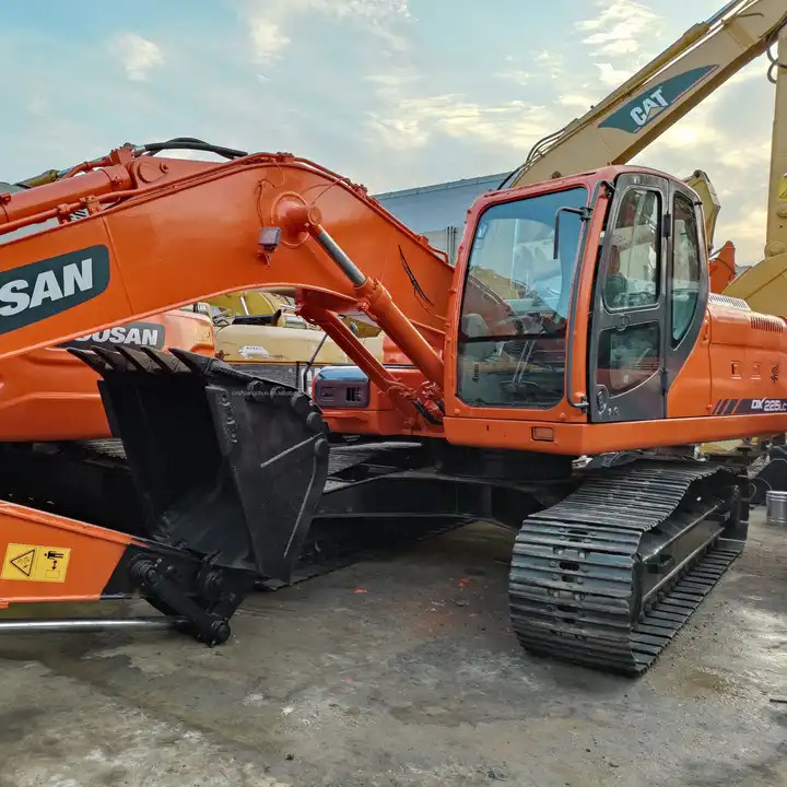 High Quality and Low price Used Doosan Dx60 Wheeled Excavator In Good Condition 6-ton Mini 6t Excavator for sale - Excavadora de cadenas: foto 2 High Quality and Low price Used Doosan Dx60 Wheeled Excavator In Good Condition 6-ton Mini 6t Excavator for sale - Excavadora de cadenas: foto 2