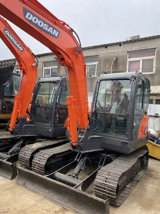 High Quality and Low price Used Doosan Dx60 Wheeled Excavator In Good Condition 6-ton Mini 6t Excavator for sale - Excavadora de cadenas: foto 5 High Quality and Low price Used Doosan Dx60 Wheeled Excavator In Good Condition 6-ton Mini 6t Excavator for sale - Excavadora de cadenas: foto 5