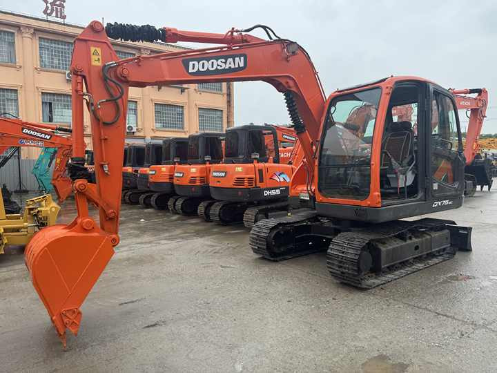 Hot Sale Used Doosan DX75-9C Excavator Doosan 7.5 Ton Crawler Digger Original Equipment - Excavadora de cadenas: foto 2 Hot Sale Used Doosan DX75-9C Excavator Doosan 7.5 Ton Crawler Digger Original Equipment - Excavadora de cadenas: foto 2