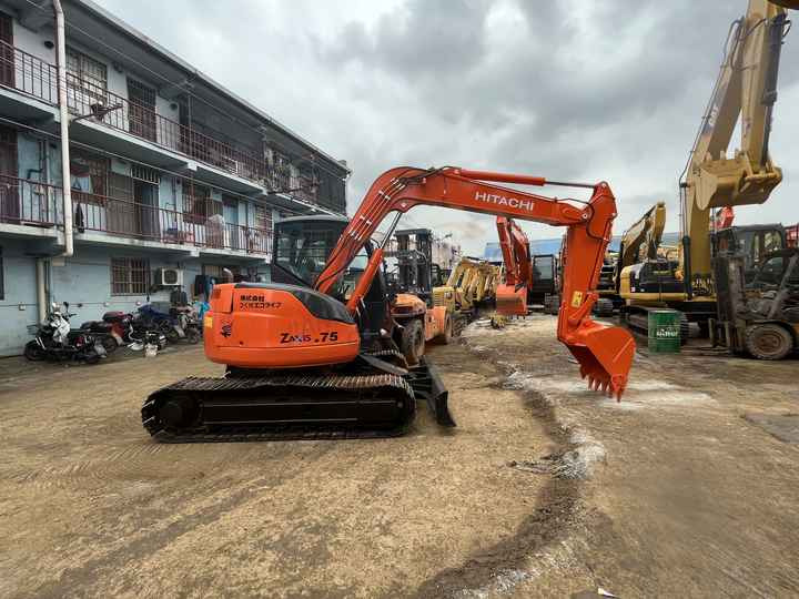 Excavadora de cadenas Hot sale Used Hitachi ZX120 digger medium size Excavator second hand excavator: foto 6 Excavadora de cadenas Hot sale Used Hitachi ZX120 digger medium size Excavator second hand excavator: foto 6
