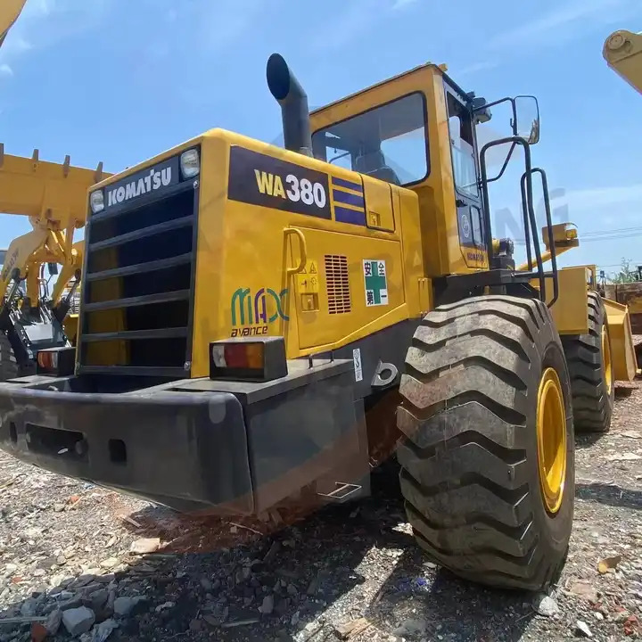 Second Hand Japan Made Komatsu Wa380-3 Front Loader Used Original Painting Komatsu Wa 380-3 in Stock for Sale - Cargadora de ruedas: foto 1 Second Hand Japan Made Komatsu Wa380-3 Front Loader Used Original Painting Komatsu Wa 380-3 in Stock for Sale - Cargadora de ruedas: foto 1