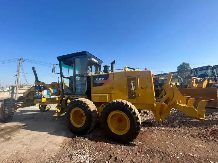 Second hand Caterpillar motor Grader CAT 140K for sale, used CAT 140G 140H 140K in good condition - Grader: foto 5 Second hand Caterpillar motor Grader CAT 140K for sale, used CAT 140G 140H 140K in good condition - Grader: foto 5