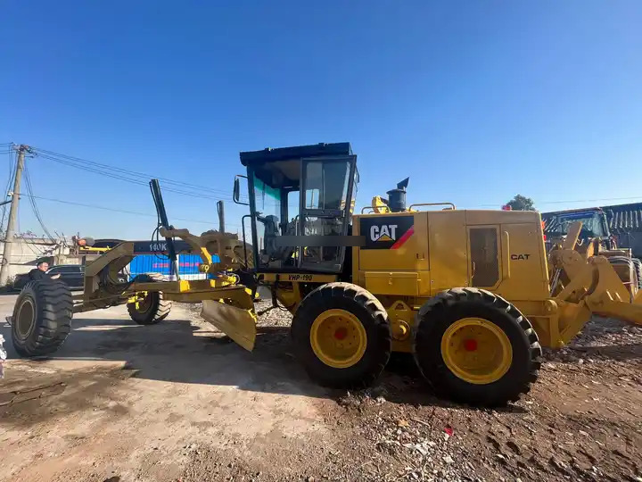 Second hand Caterpillar motor Grader CAT 140K for sale, used CAT 140G 140H 140K in good condition - Grader: foto 3 Second hand Caterpillar motor Grader CAT 140K for sale, used CAT 140G 140H 140K in good condition - Grader: foto 3