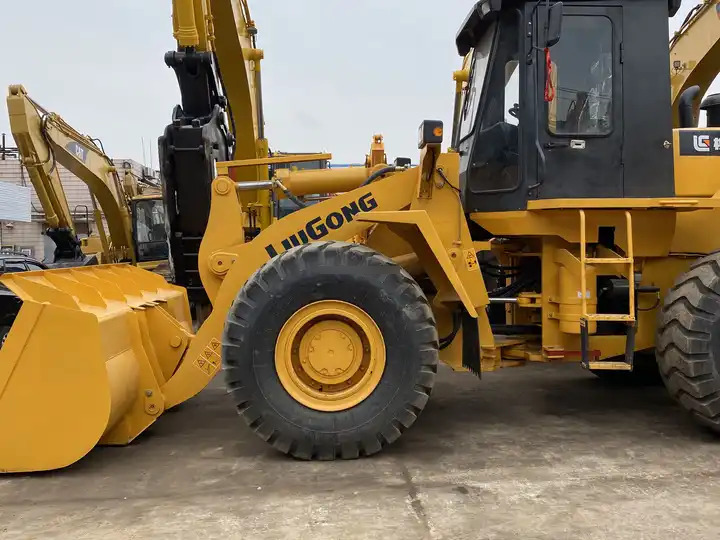 Second hand LiuGong wheel loader LG856 ,good condition chinese loader 856 wheel loader ,Liu gong Wheel Loader 856 Earth-moving - Cargadora de ruedas: foto 2 Second hand LiuGong wheel loader LG856 ,good condition chinese loader 856 wheel loader ,Liu gong Wheel Loader 856 Earth-moving - Cargadora de ruedas: foto 2