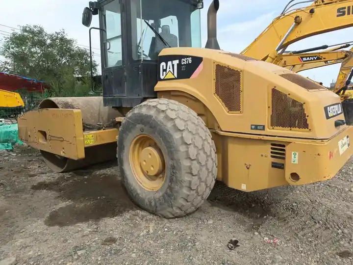 Used 18 ton Caterpillar Road Roller CAT CS76T Road Paving Machinery Soil Compactor made in USA - Apisonadora de asfalto: foto 2 Used 18 ton Caterpillar Road Roller CAT CS76T Road Paving Machinery Soil Compactor made in USA - Apisonadora de asfalto: foto 2