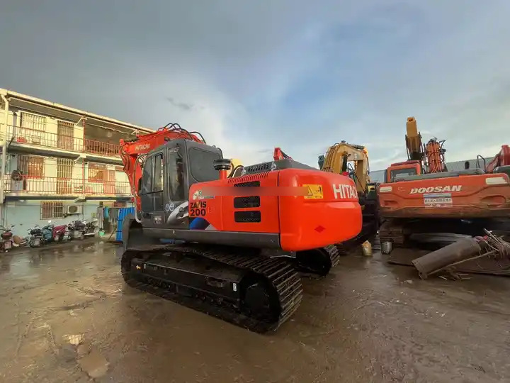 Used Japan Original Hitachi Excavator ZX200 ZX200-3G/ Second Hand 20 ton Excavator in stock for sale - Excavadora de cadenas: foto 4 Used Japan Original Hitachi Excavator ZX200 ZX200-3G/ Second Hand 20 ton Excavator in stock for sale - Excavadora de cadenas: foto 4