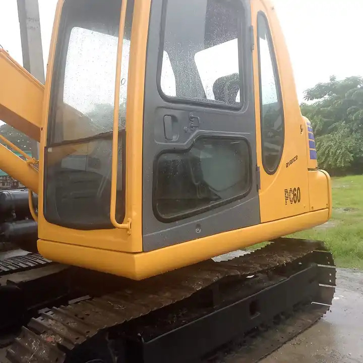 Used Komatsu PC56 PC60 PC70 PC120-6 PC130-7 PC200 PC220 Crawler Excavator - Excavadora: foto 1 Used Komatsu PC56 PC60 PC70 PC120-6 PC130-7 PC200 PC220 Crawler Excavator - Excavadora: foto 1