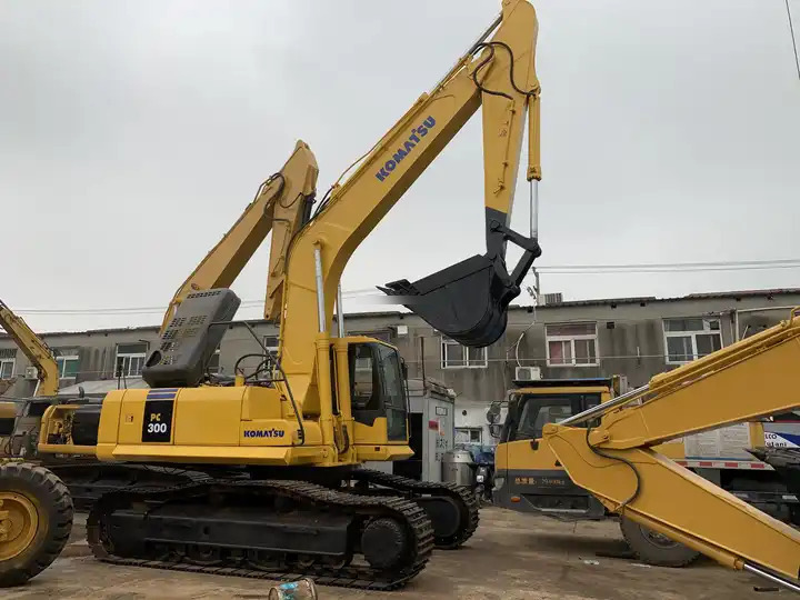 Used Komatsu excavator Pc300-7 in good condition for sale - Excavadora de cadenas: foto 3 Used Komatsu excavator Pc300-7 in good condition for sale - Excavadora de cadenas: foto 3