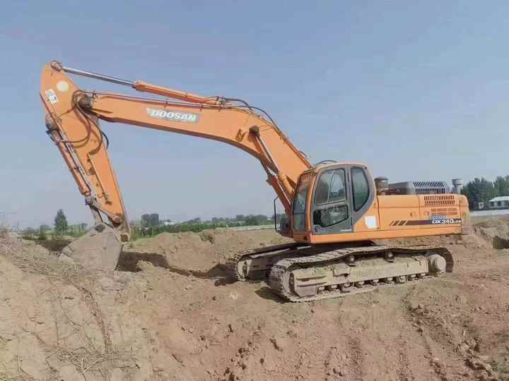 Used Original Korea Doosan 34 Ton Excavator with Cheap Price and Good Condition DOOSAN Dx340LCA Dx225 Dx330 DX360for Sale - Excavadora: foto 2 Used Original Korea Doosan 34 Ton Excavator with Cheap Price and Good Condition DOOSAN Dx340LCA Dx225 Dx330 DX360for Sale - Excavadora: foto 2