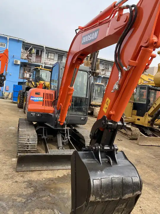 Used excavator Doosan DX60 with excellent working condition on sale Used Doosan DX60 excavator, Doosan DX60 mini excavators - Excavadora de cadenas: foto 3 Used excavator Doosan DX60 with excellent working condition on sale Used Doosan DX60 excavator, Doosan DX60 mini excavators - Excavadora de cadenas: foto 3
