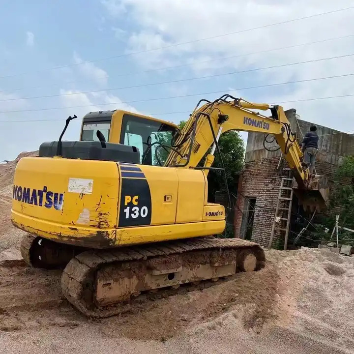 Used komatsu medium excavator PC130-7 /KOMATSU 130-7/ used japanese komatsu excavator 13 ton for sale - Excavadora de cadenas: foto 1 Used komatsu medium excavator PC130-7 /KOMATSU 130-7/ used japanese komatsu excavator 13 ton for sale - Excavadora de cadenas: foto 1