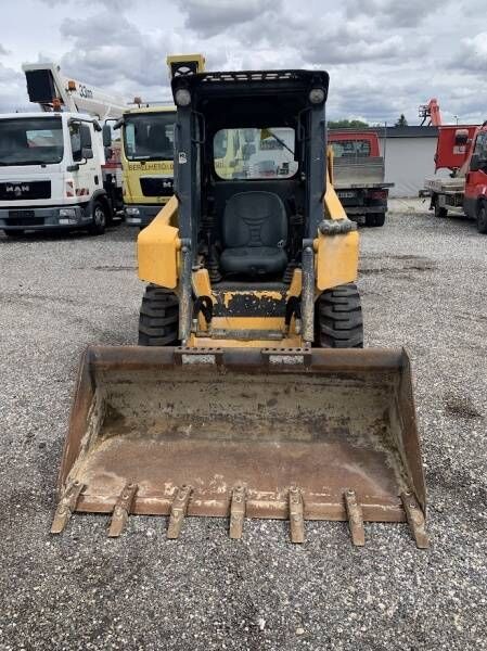 Gehl R 135 Gehl R 135 - Minicargadora: foto 3 Gehl R 135 Gehl R 135 - Minicargadora: foto 3