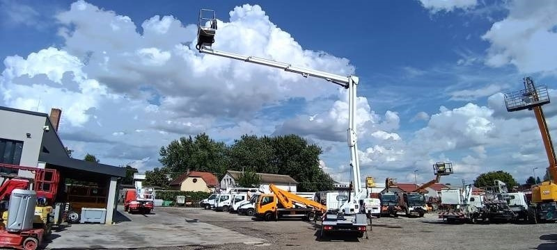 Camión con plataforma elevadora Nissan Cabstar Oil&Steel Snake 2413 Plus - 23,5m - 250 kg: foto 10