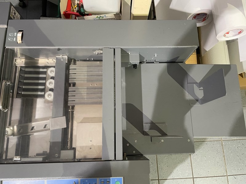 Duplo DocuCutter DC-645 - Máquina de corte de papel: foto 2 Duplo DocuCutter DC-645 - Máquina de corte de papel: foto 2