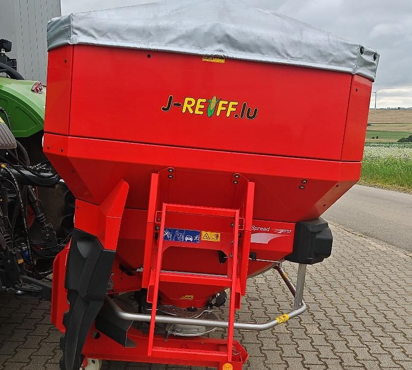 J.Reiff Sarl
Herr Stefan Neukirch - 77 Z.I in den - Esparcidor de fertilizantes: foto 3 J.Reiff Sarl
Herr Stefan Neukirch - 77 Z.I in den - Esparcidor de fertilizantes: foto 3
