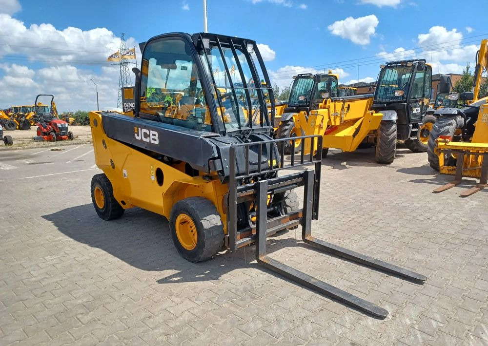 JCB TLT 35-26D - Manipulador telescópico, Carretilla elevadora: foto 2 JCB TLT 35-26D - Manipulador telescópico, Carretilla elevadora: foto 2