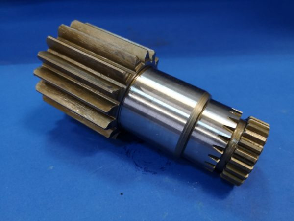 010280A Wałek silnika obrotu Terex TC20 - Reductor de giro para Maquinaria de construcción: foto 1 010280A Wałek silnika obrotu Terex TC20 - Reductor de giro para Maquinaria de construcción: foto 1