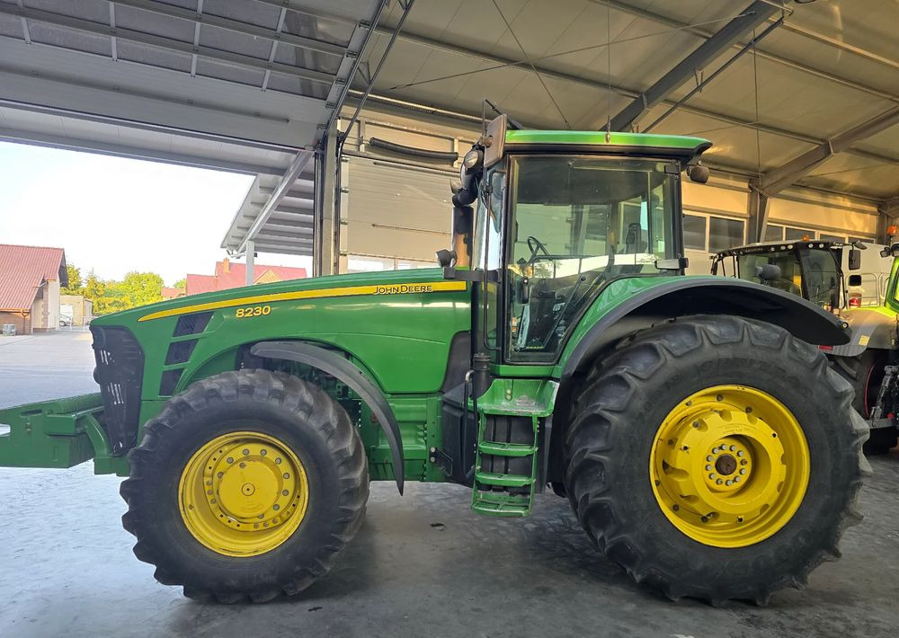 John Deere 8230 - Tractor: foto 5 John Deere 8230 - Tractor: foto 5