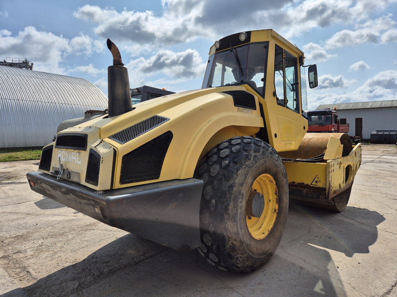 BOMAG BW211 D-4 - Compactador: foto 4 BOMAG BW211 D-4 - Compactador: foto 4