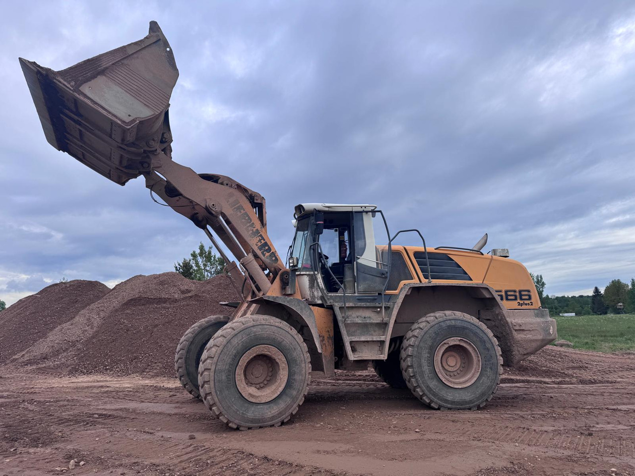 LIEBHERR L566 - Retroexcavadora: foto 2 LIEBHERR L566 - Retroexcavadora: foto 2