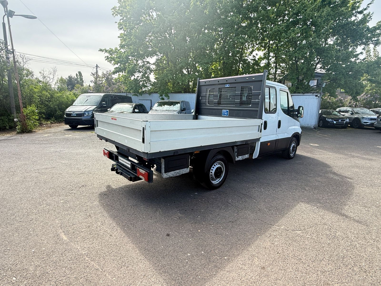 Iveco Daily Doppelkabine 35 S 130 7 Sitzer - Caja abierta furgoneta: foto 5 Iveco Daily Doppelkabine 35 S 130 7 Sitzer - Caja abierta furgoneta: foto 5