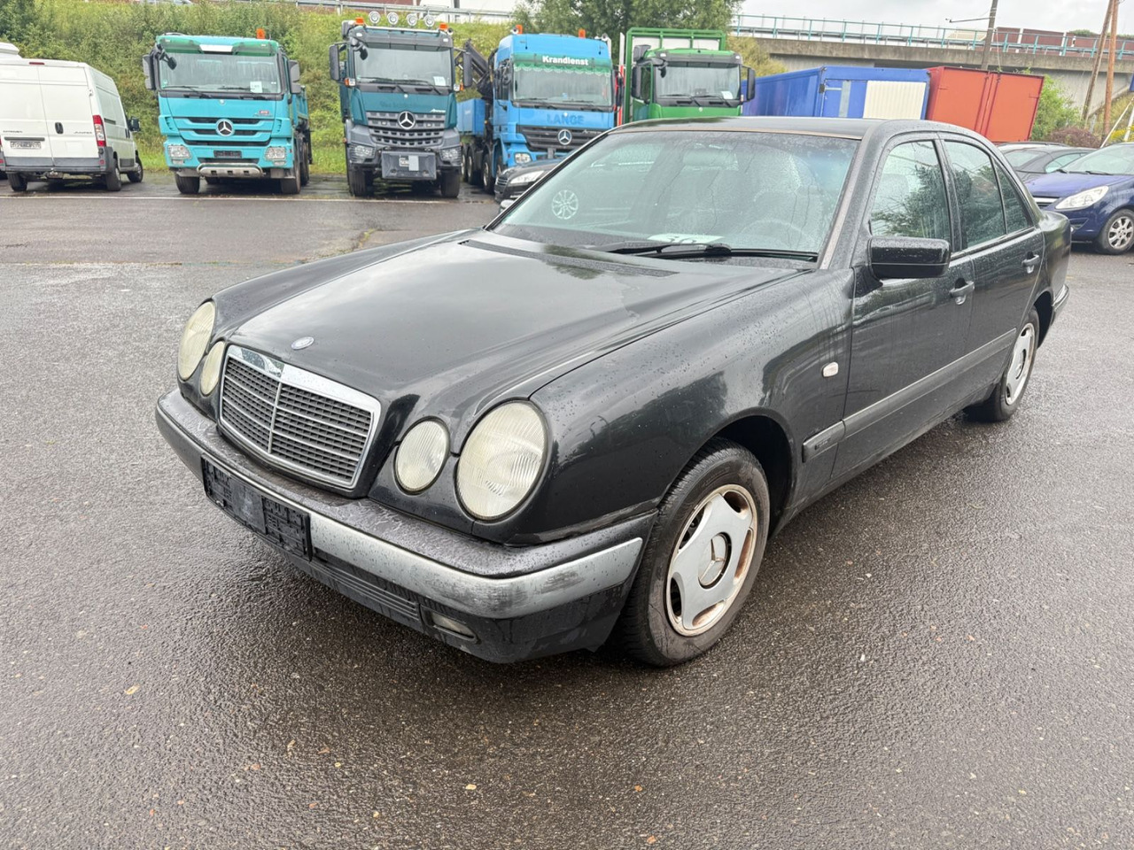 Mercedes-Benz E 200 - Sedan: foto 3 Mercedes-Benz E 200 - Sedan: foto 3