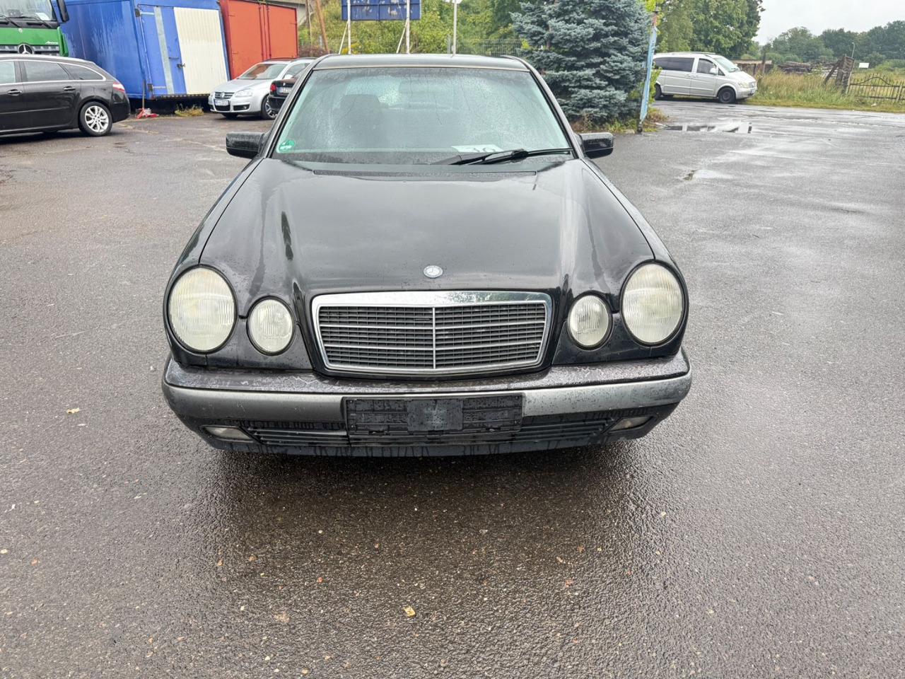 Mercedes-Benz E 200 - Sedan: foto 2 Mercedes-Benz E 200 - Sedan: foto 2