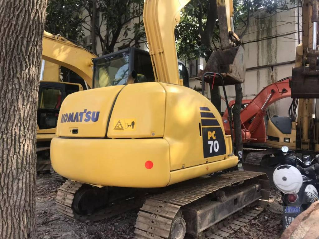Komatsu PC70-8 - Excavadora de cadenas: foto 1 Komatsu PC70-8 - Excavadora de cadenas: foto 1