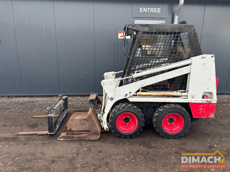 Bobcat S70 Bak en palletvorken - Cargadora: foto 1 Bobcat S70 Bak en palletvorken - Cargadora: foto 1