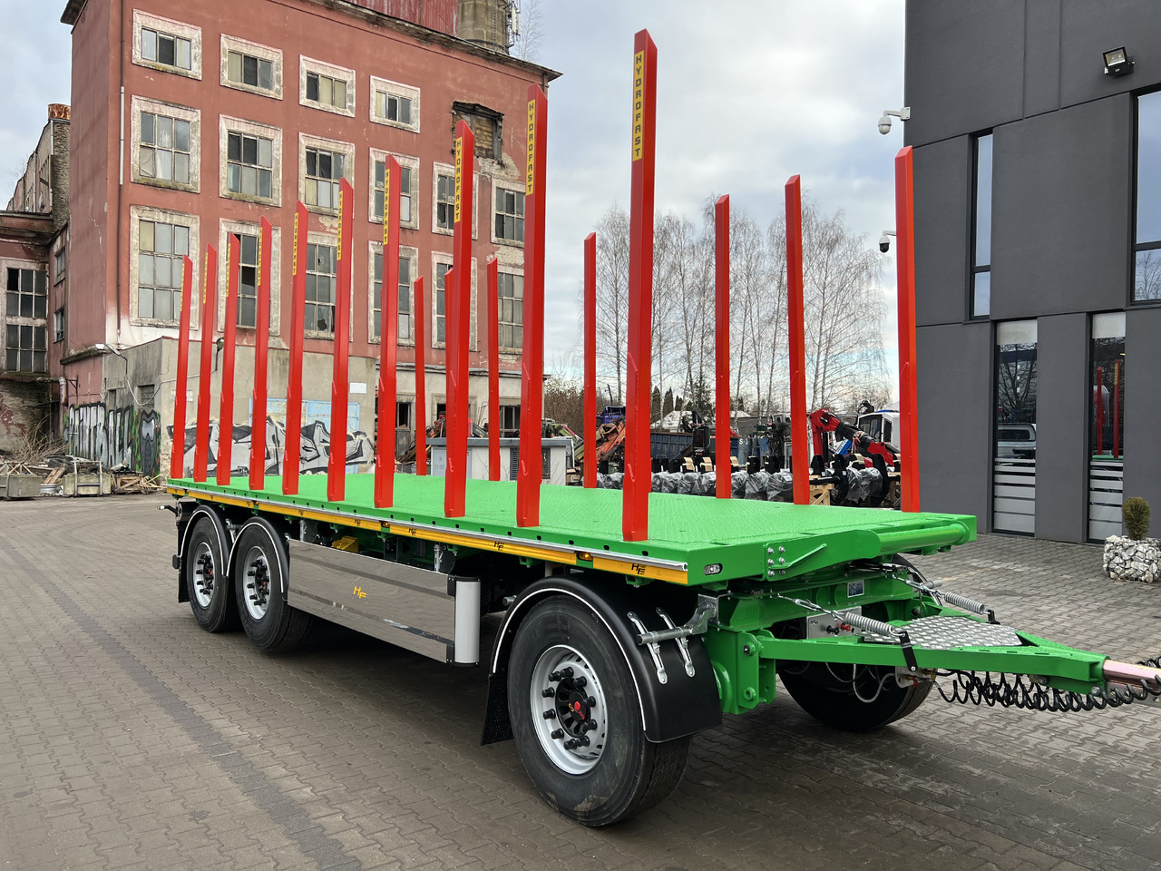 Hydrofast Przyczepa platforma 3 osiowa do przewozu drewna / 3-axle platform trailer for timber transport - Remolque caja abierta: foto 1 Hydrofast Przyczepa platforma 3 osiowa do przewozu drewna / 3-axle platform trailer for timber transport - Remolque caja abierta: foto 1