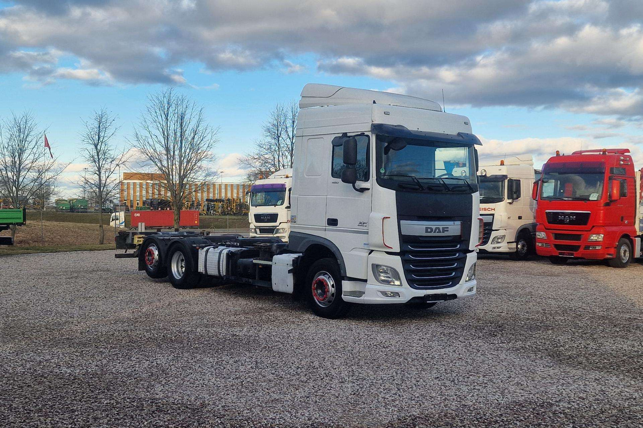 DAF XF 460 - Camión portacontenedore/ Intercambiable: foto 1 DAF XF 460 - Camión portacontenedore/ Intercambiable: foto 1