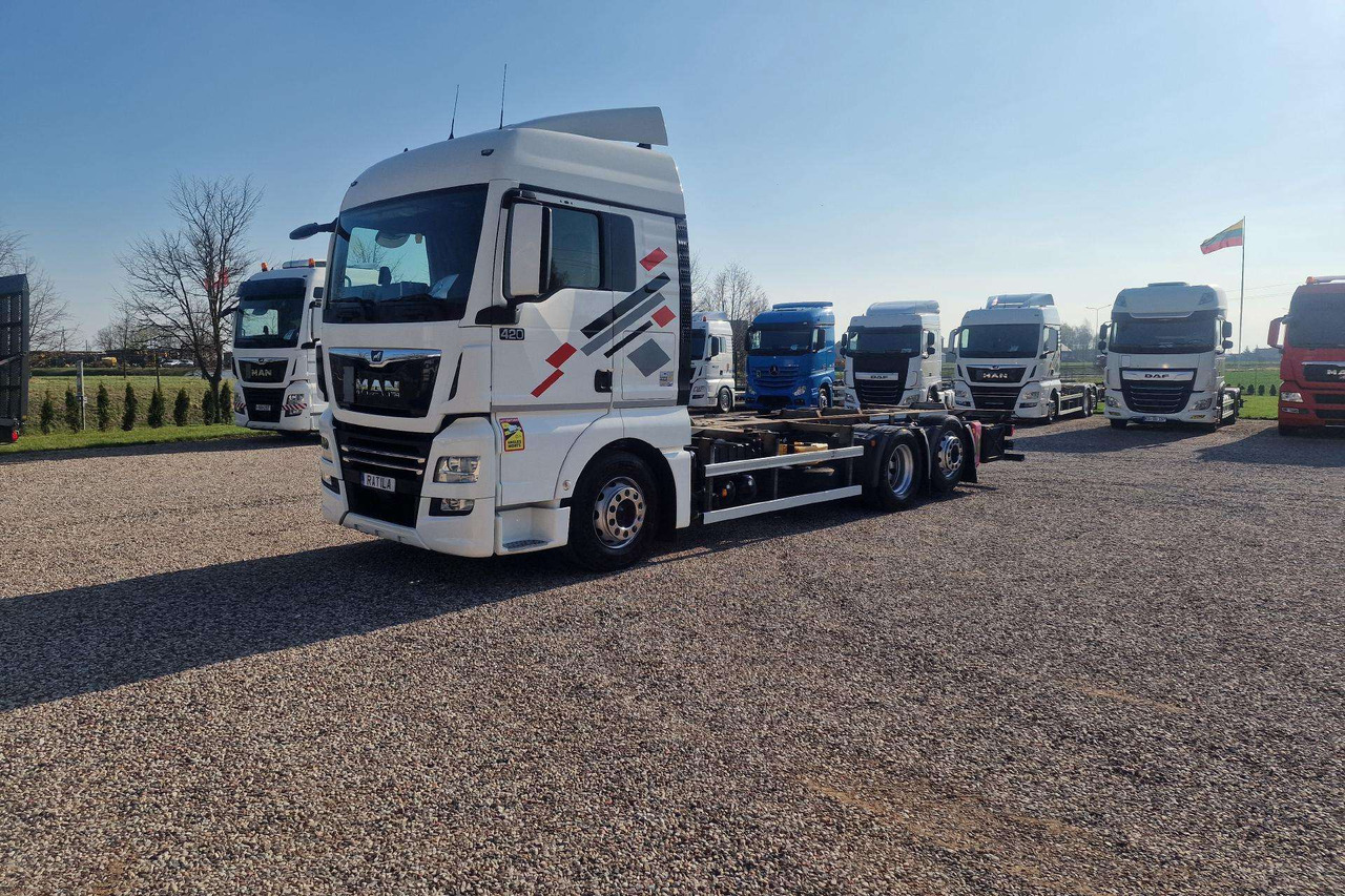 MAN TGX 26.430 - Camión portacontenedore/ Intercambiable: foto 1 MAN TGX 26.430 - Camión portacontenedore/ Intercambiable: foto 1