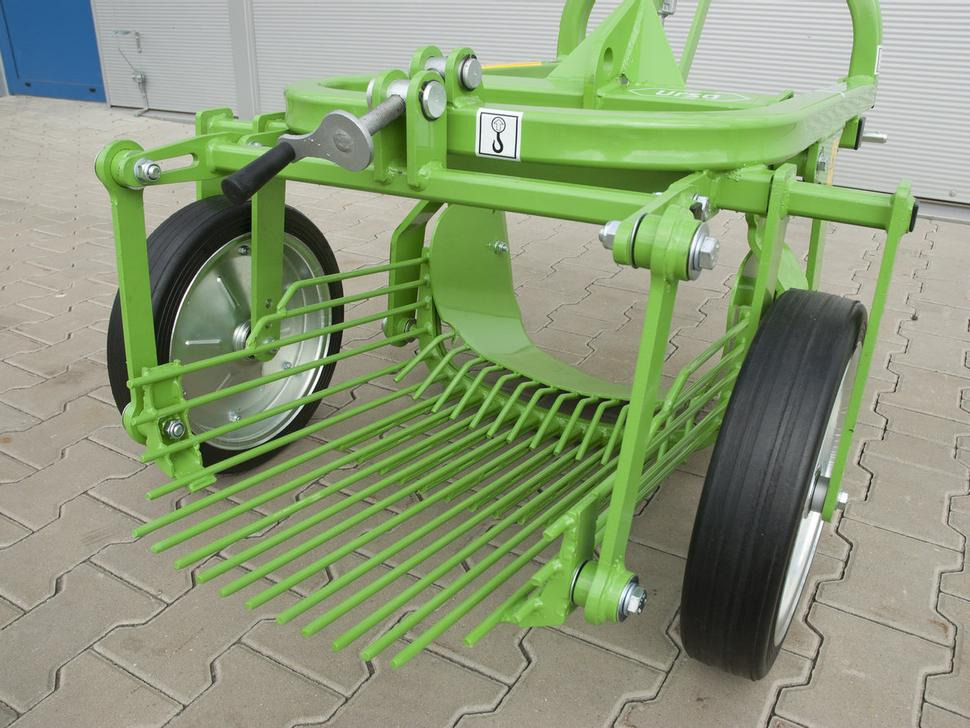 Arrancadora de patatas nuevo Bomet Schwingsiebroder / Potato digger / Arracheuse de pomme de terre / Scavapatate / Однорядная картофельная копалка / Kopaczka do ziemniaków Ursa Z655/1: foto 8 Arrancadora de patatas nuevo Bomet Schwingsiebroder / Potato digger / Arracheuse de pomme de terre / Scavapatate / Однорядная картофельная копалка / Kopaczka do ziemniaków Ursa Z655/1: foto 8