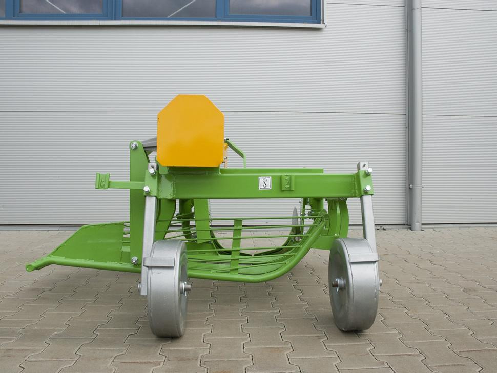 Bomet Siebkettenroder / Potato digger / Arracheuse de pomme de terre / Scavapatate / Однорядная картофельная копалка / Kopaczka do ziemniaków Ursa Z655 - Arrancadora de patatas: foto 2 Bomet Siebkettenroder / Potato digger / Arracheuse de pomme de terre / Scavapatate / Однорядная картофельная копалка / Kopaczka do ziemniaków Ursa Z655 - Arrancadora de patatas: foto 2