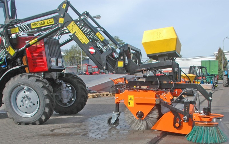 PRONAR Kehrmaschine / Sweeper / Balayeuse / Barredora / Spazzatrice / Подметальная машина / Zamiatarka 1,6 m - Barredora cucharón para Maquinaria agrícola: foto 2 PRONAR Kehrmaschine / Sweeper / Balayeuse / Barredora / Spazzatrice / Подметальная машина / Zamiatarka 1,6 m - Barredora cucharón para Maquinaria agrícola: foto 2