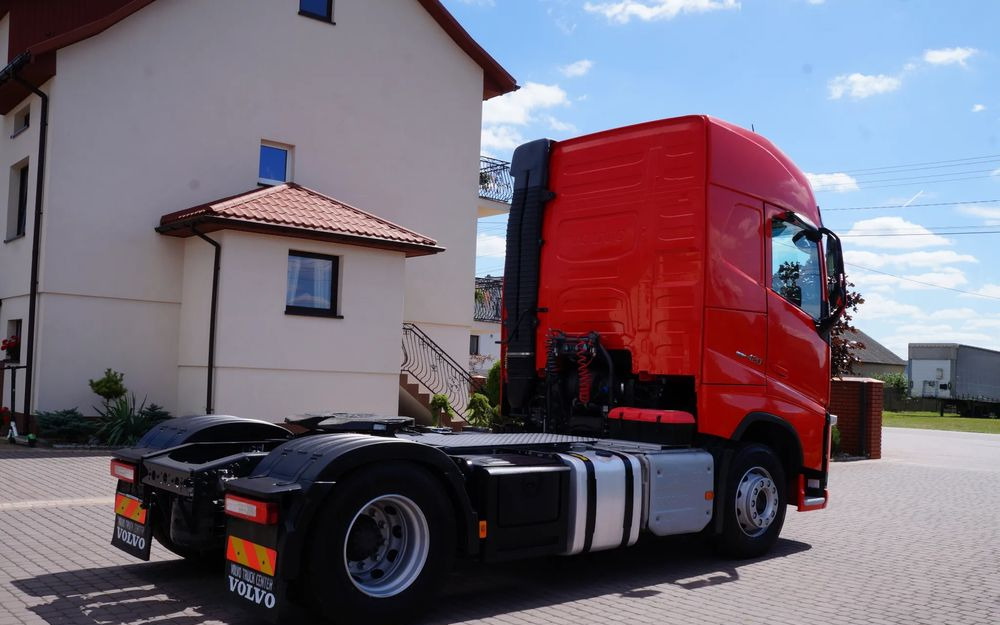Volvo FH 4 EURO 6 GLOBETROTTER NISKI PRZEBIEG PEŁEN SERWIS - Cabeza tractora: foto 4 Volvo FH 4 EURO 6 GLOBETROTTER NISKI PRZEBIEG PEŁEN SERWIS - Cabeza tractora: foto 4