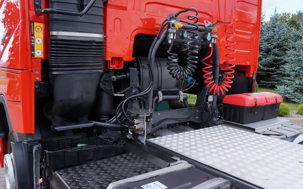 Volvo FH 4 EURO 6 GLOBETROTTER NISKI PRZEBIEG PEŁEN SERWIS - Cabeza tractora: foto 5 Volvo FH 4 EURO 6 GLOBETROTTER NISKI PRZEBIEG PEŁEN SERWIS - Cabeza tractora: foto 5