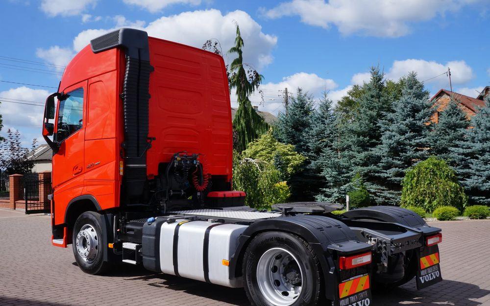 Volvo FH 4 EURO 6 GLOBETROTTER NISKI PRZEBIEG PEŁEN SERWIS - Cabeza tractora: foto 3 Volvo FH 4 EURO 6 GLOBETROTTER NISKI PRZEBIEG PEŁEN SERWIS - Cabeza tractora: foto 3